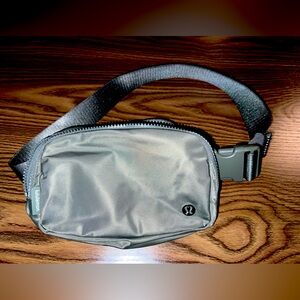 Lululemon 1L belt bag